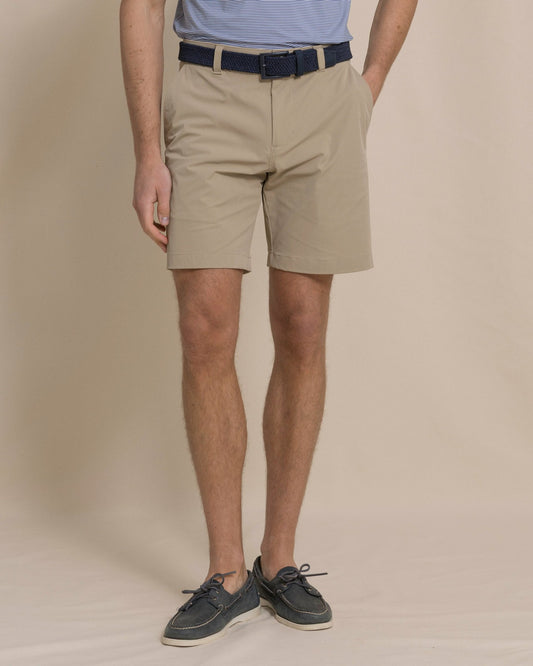 Birdie 8" Performance Short - Sandstone Khaki | Southern Tide Value