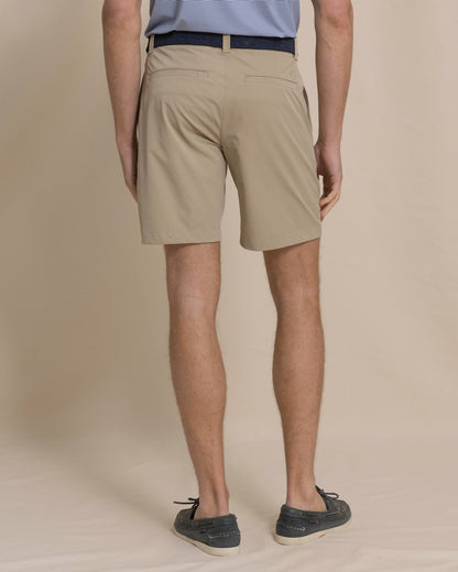 Birdie 8" Performance Short - Sandstone Khaki | Southern Tide Value