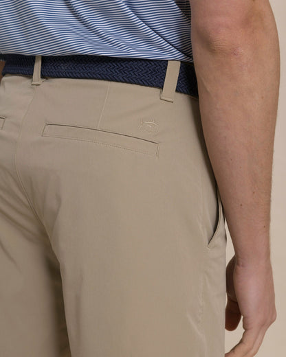 Birdie 8" Performance Short - Sandstone Khaki | Southern Tide Value