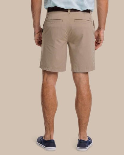 brrr°®-die 8 Inch Performance Golf Short - Khaki | Southern Tide New