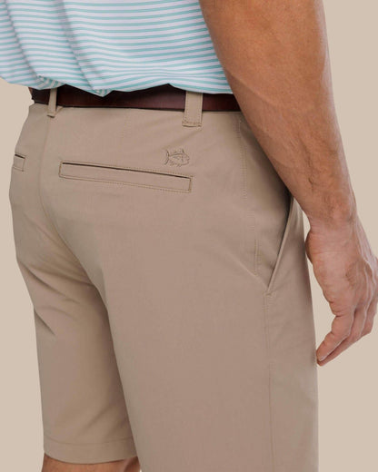 brrr°®-die 8 Inch Performance Golf Short - Khaki | Southern Tide New