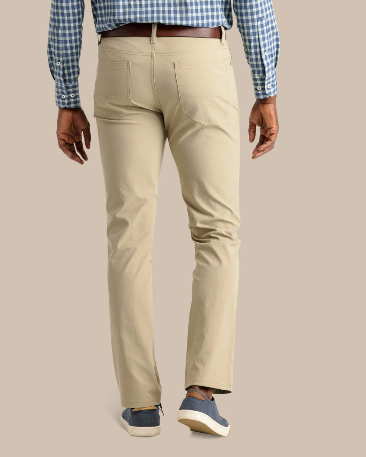 Performance Chino Pants in Khaki | Southern Tide Popular