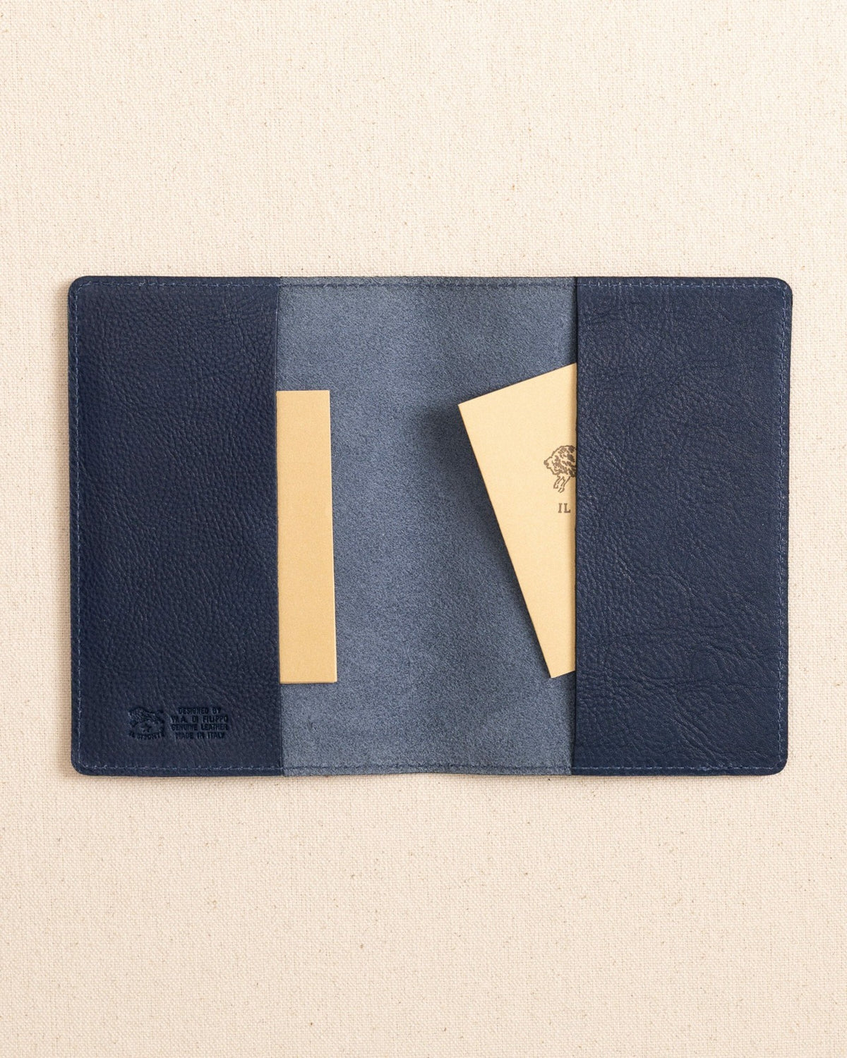 Il Bisonte Passport Case | Southern Tide Essential