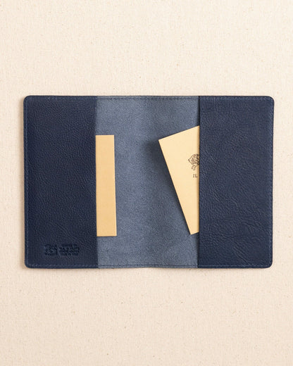 Il Bisonte Passport Case | Southern Tide Essential