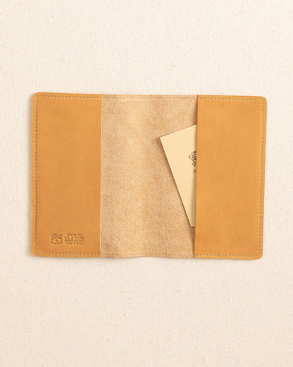 Il Bisonte Passport Case | Southern Tide Essential