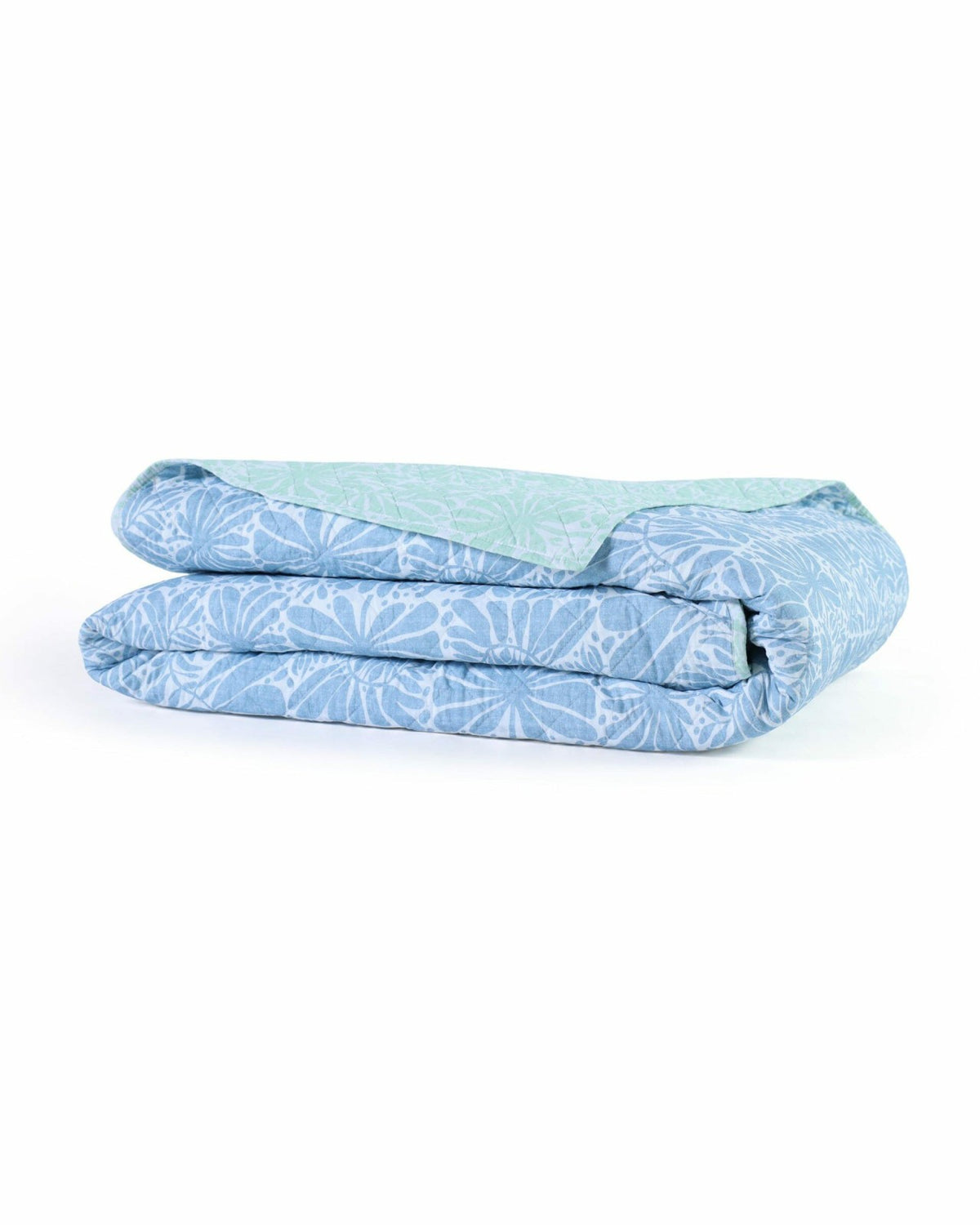 Eldora Reversible Quilt | Southern Tide Essential