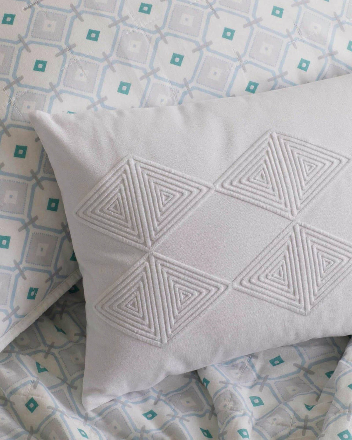 Coral Springs Medium White Decoorative Pillow | Southern Tide Great Value