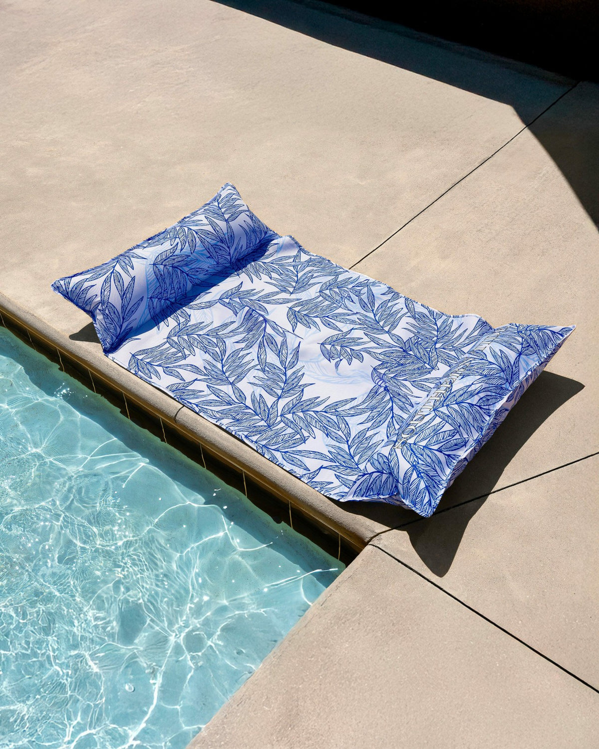 Blue Palms Pool Float | Southern Tide Essential