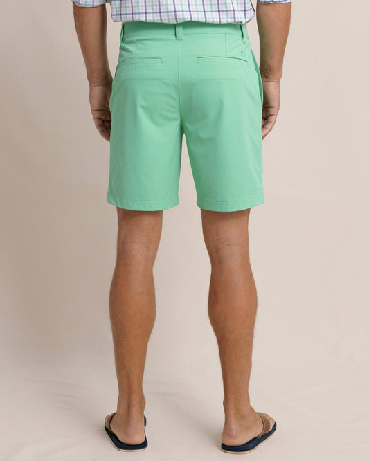brrr°®-die 8 Inch Performance Golf Short - Green | Southern Tide Classic